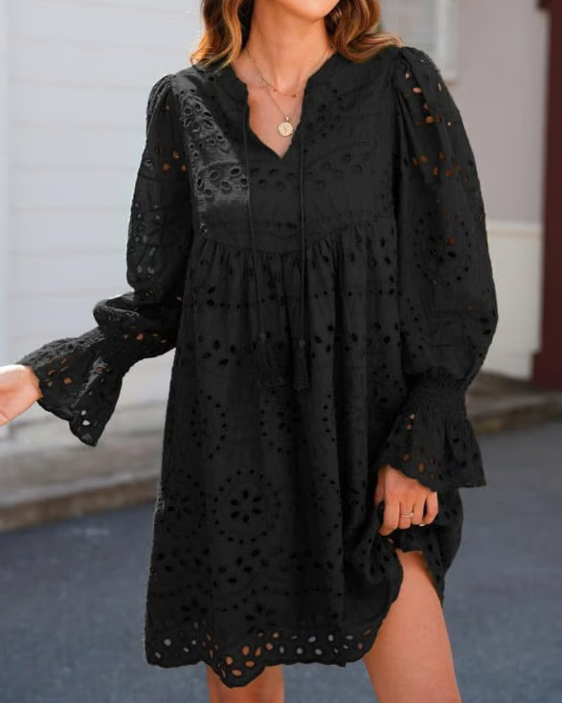 Liliane | Short Lace Dress with Timeless Charm