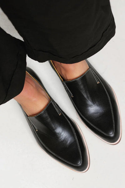 Annelies | Black Pointed-Toe Loafers