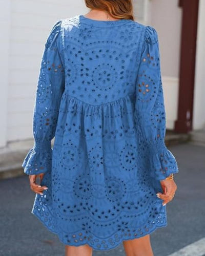 Liliane | Short Lace Dress with Timeless Charm