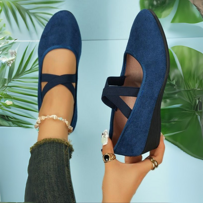 Lorie | The Chic Comfort Wedges