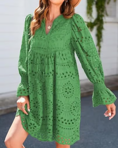 Liliane | Short Lace Dress with Timeless Charm