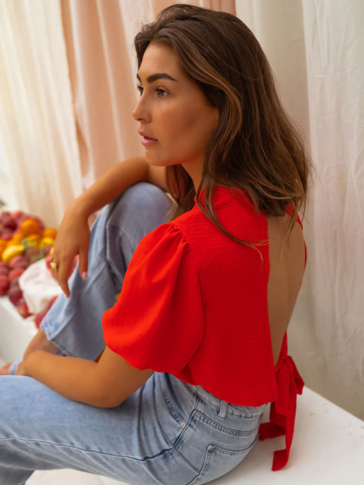 Lorena™ | Cropped blouse with striking flair