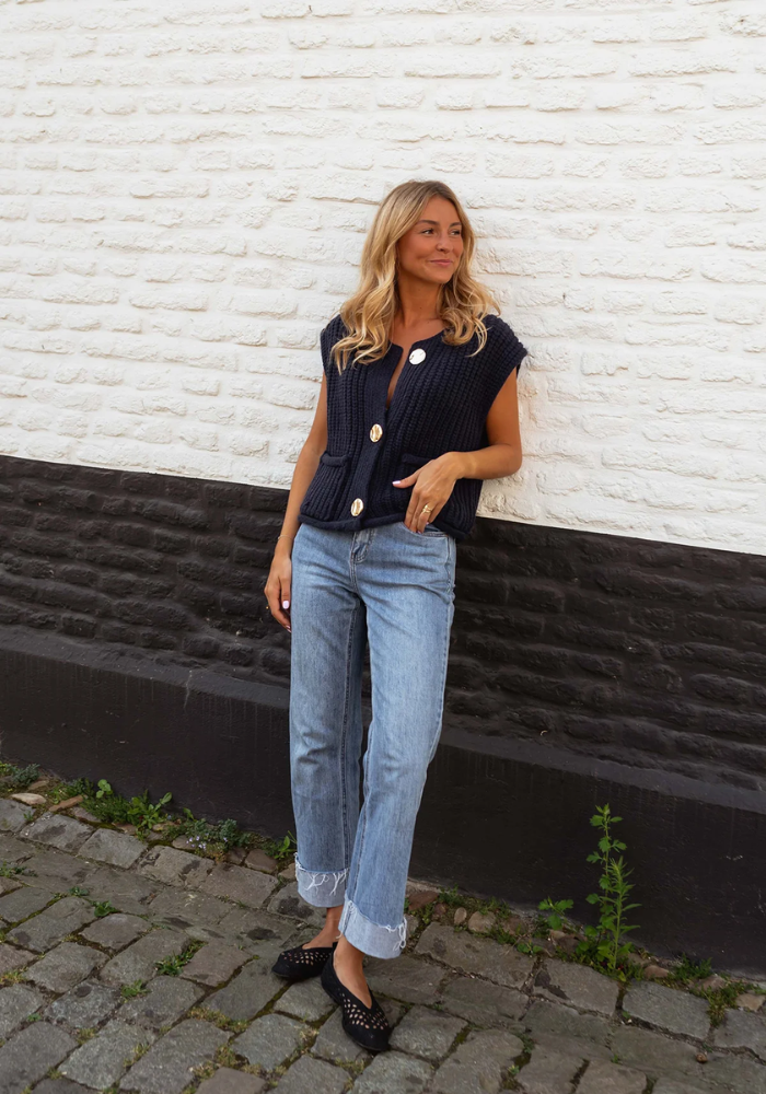 Fenja™ | Stylish Knitted Vest for Every Layer