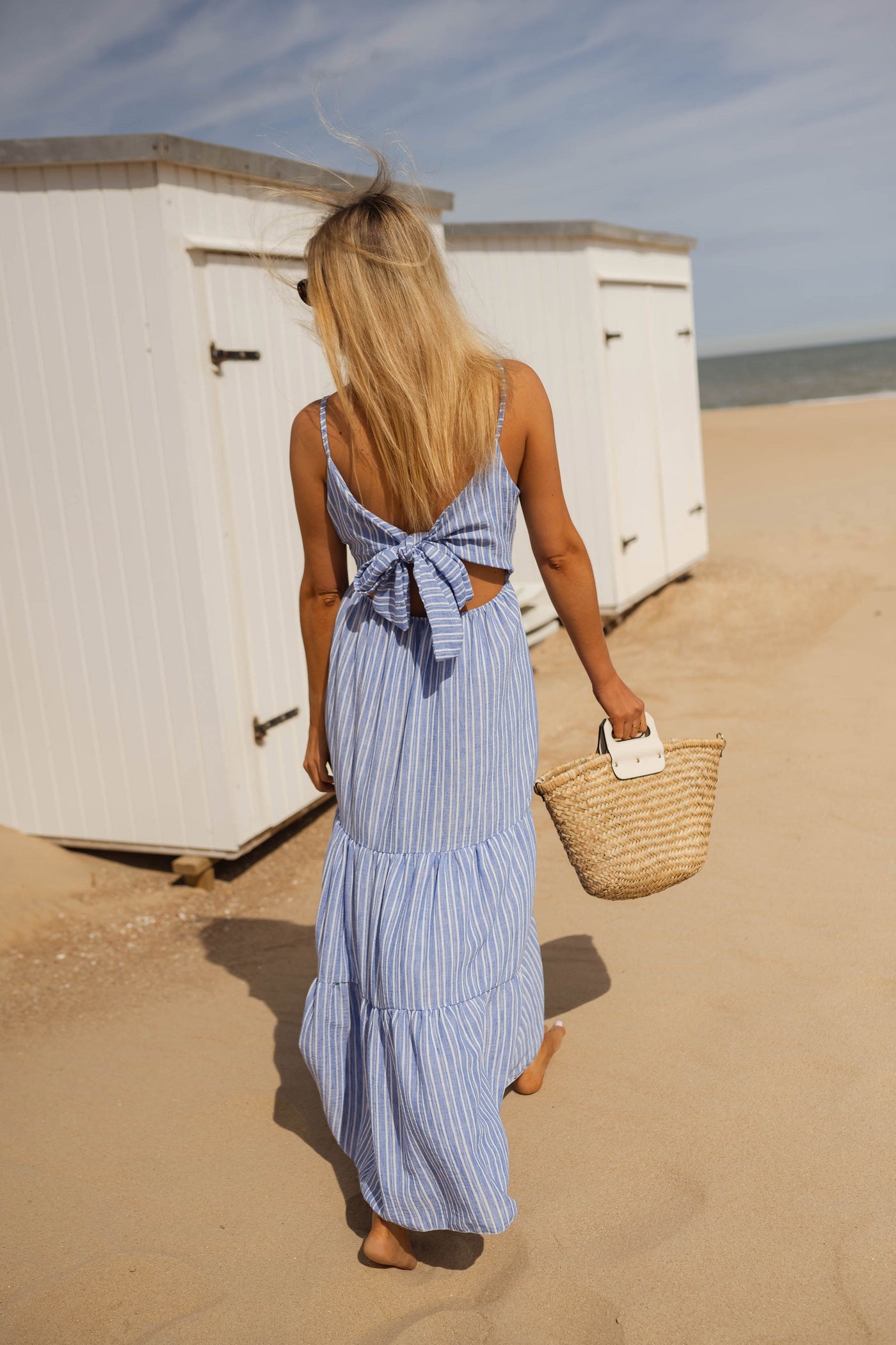 Jana™ | Light summer dress with open back