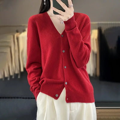 CYRA | CLASSIC V-NECK CARDIGAN