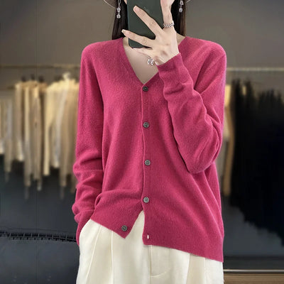 CYRA | CLASSIC V-NECK CARDIGAN