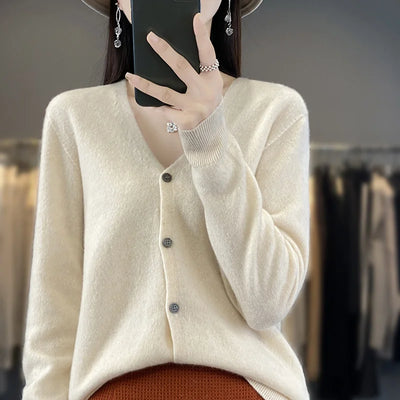 CYRA | CLASSIC V-NECK CARDIGAN