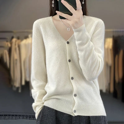 CYRA | CLASSIC V-NECK CARDIGAN