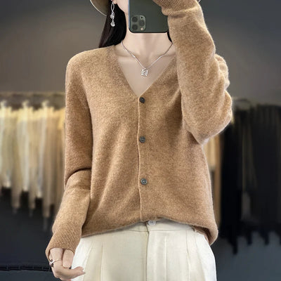 CYRA | CLASSIC V-NECK CARDIGAN