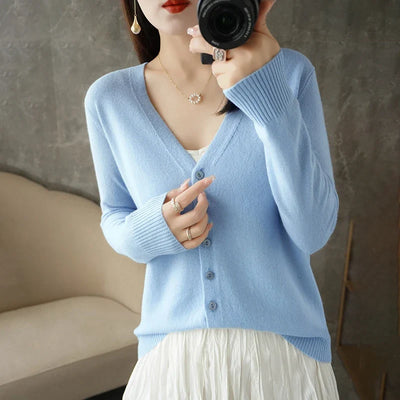 RAYNE | ELEGANT V-NECK CARDIGAN