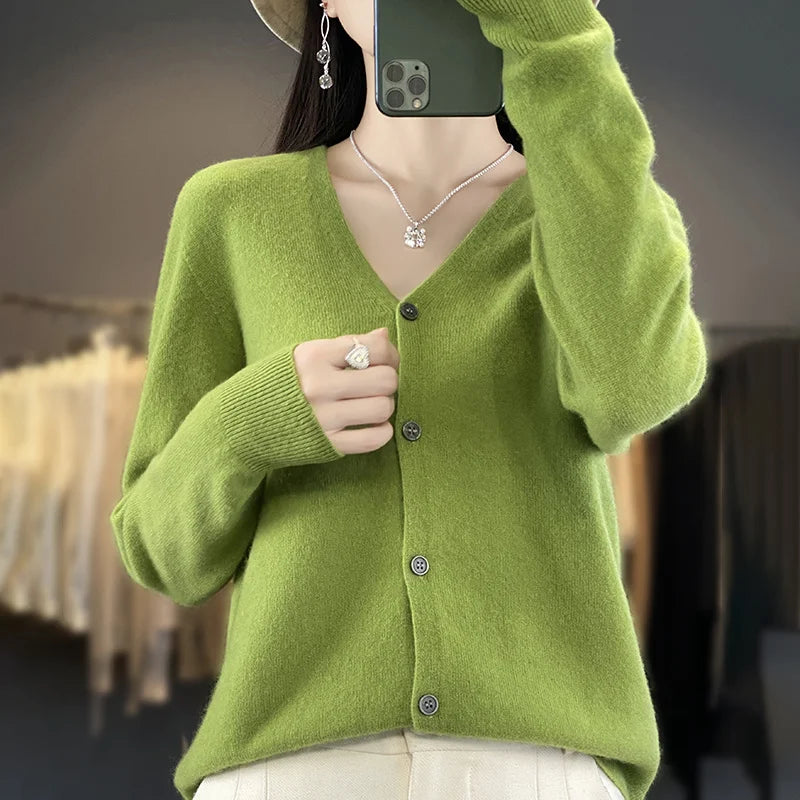 CYRA | CLASSIC V-NECK CARDIGAN