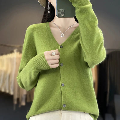 CYRA | CLASSIC V-NECK CARDIGAN