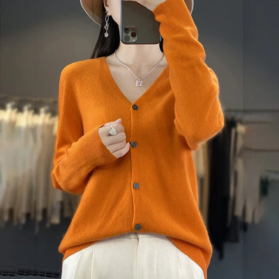 CYRA | CLASSIC V-NECK CARDIGAN