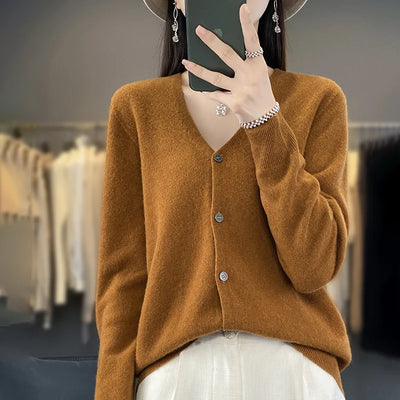 CYRA | CLASSIC V-NECK CARDIGAN