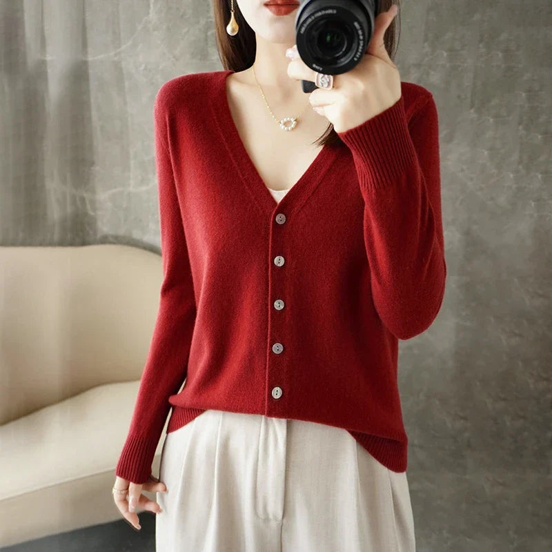 RAYNE | ELEGANT V-NECK CARDIGAN