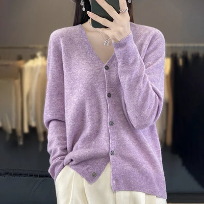 CYRA | CLASSIC V-NECK CARDIGAN