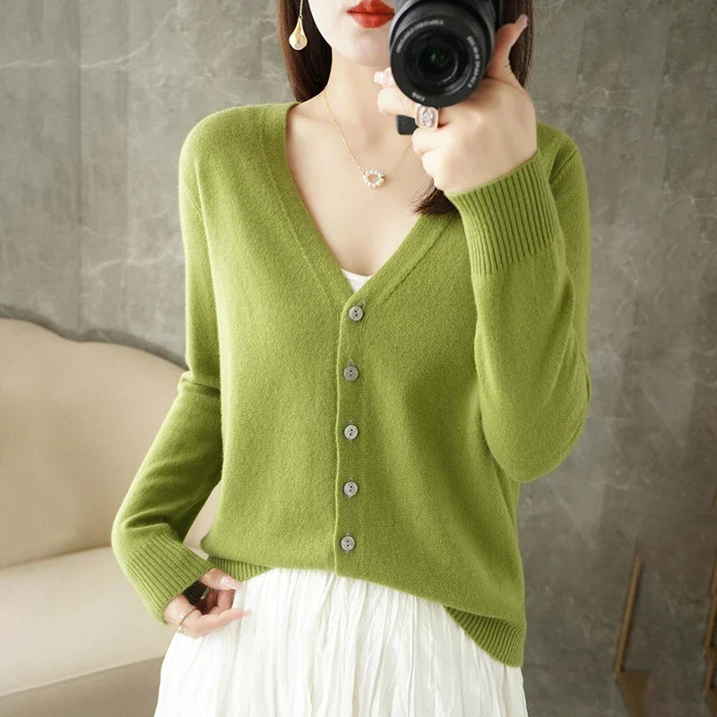 RAYNE | ELEGANT V-NECK CARDIGAN