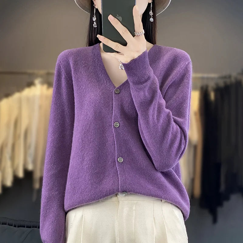 CYRA | CLASSIC V-NECK CARDIGAN