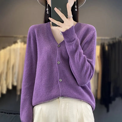 CYRA | CLASSIC V-NECK CARDIGAN