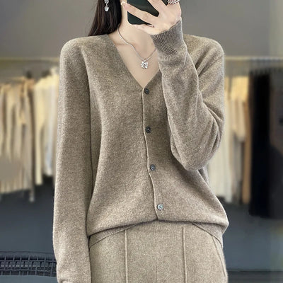 CYRA | CLASSIC V-NECK CARDIGAN