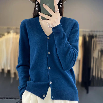 CYRA | CLASSIC V-NECK CARDIGAN