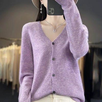 CYRA | CLASSIC V-NECK CARDIGAN