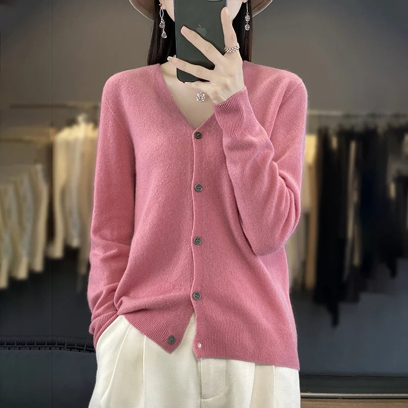 CYRA | CLASSIC V-NECK CARDIGAN